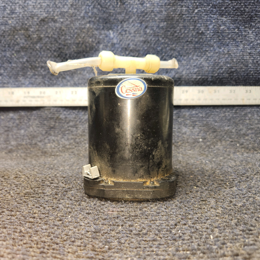 Used aircraft parts for sale, S1392N1 Cessna 182G Vertical Speed Indicator