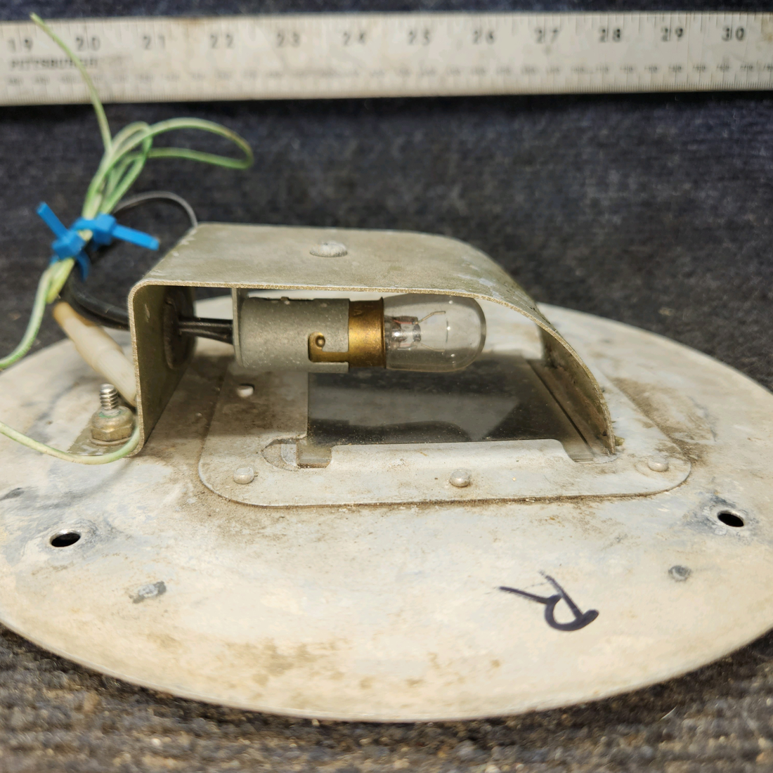 Used aircraft parts for sale, 0521101-2 cessna 172N Courtesy Light Plate Assembly