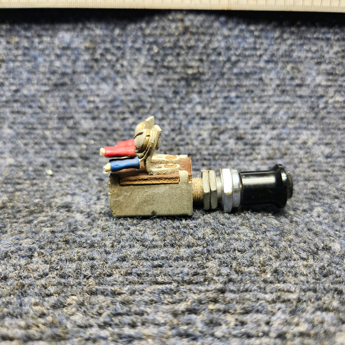 Used aircraft parts for sale, 0713026-4 CESSNA 172K PUSH PULL SWITCH ASSEMBLY "PRICE PER EACH"