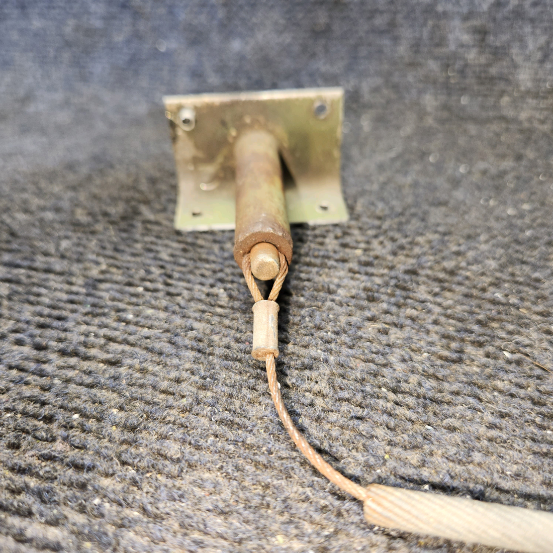 Used aircraft parts for sale, 96863-006 Piper PA32RT-300 Lower Actuator Assy Door Latch