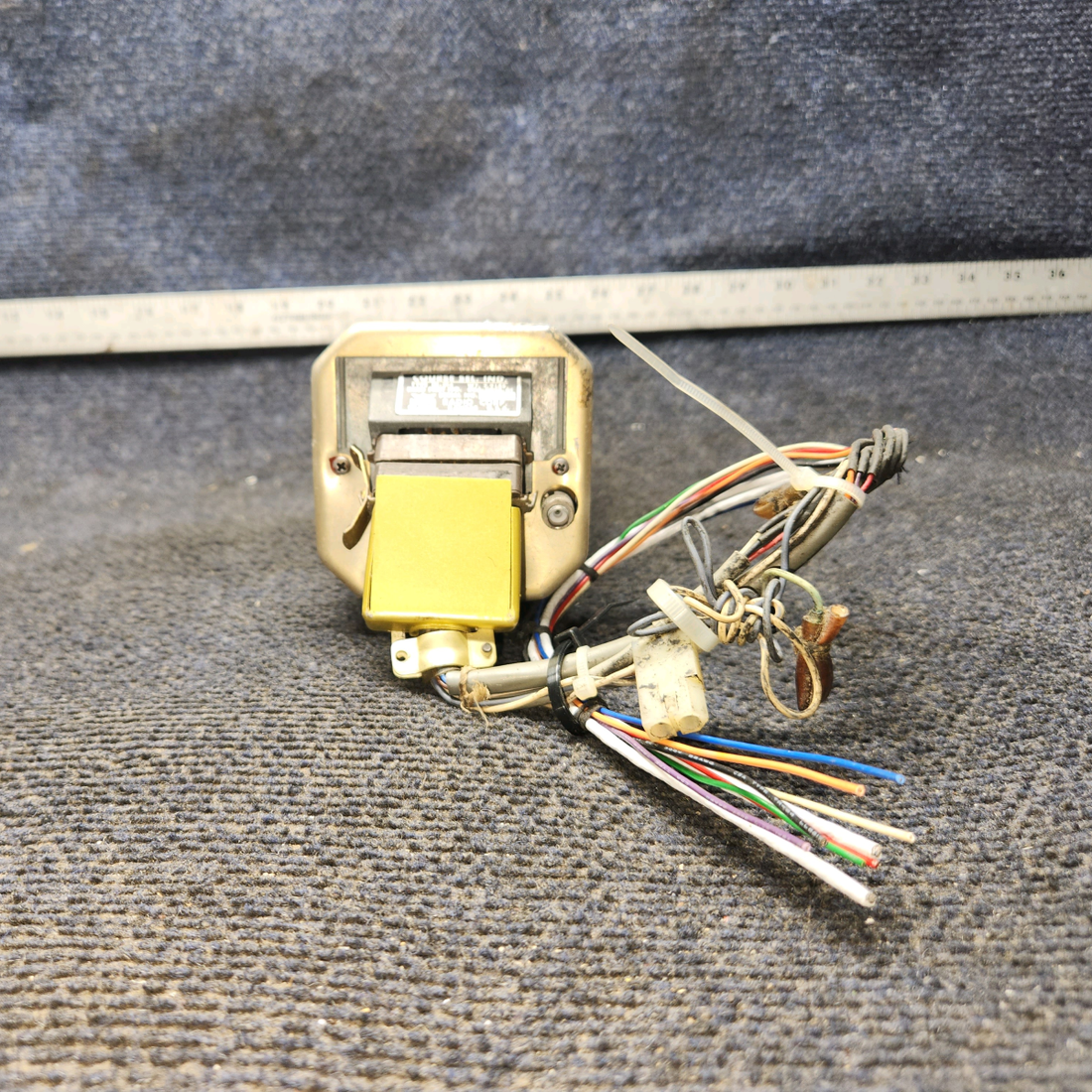 Used aircraft parts for sale, 066-3025-01 King KI-214 Cessna 172 Course Select Indicator with  connector