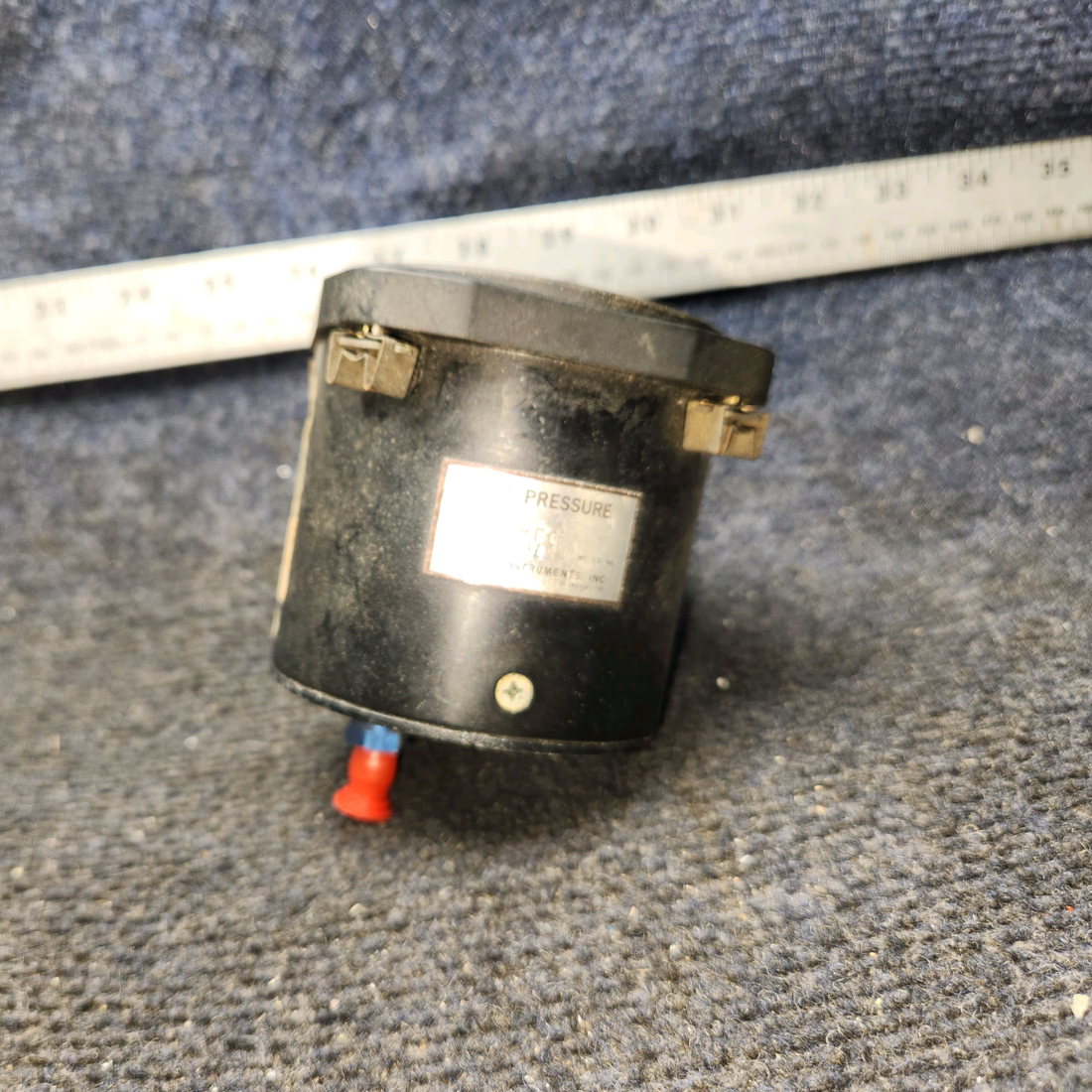 Used aircraft parts for sale, 6040-F6 United Instruments Beechcraft C23 SUNDOWNER Fuel Pressure Gauge Indicator