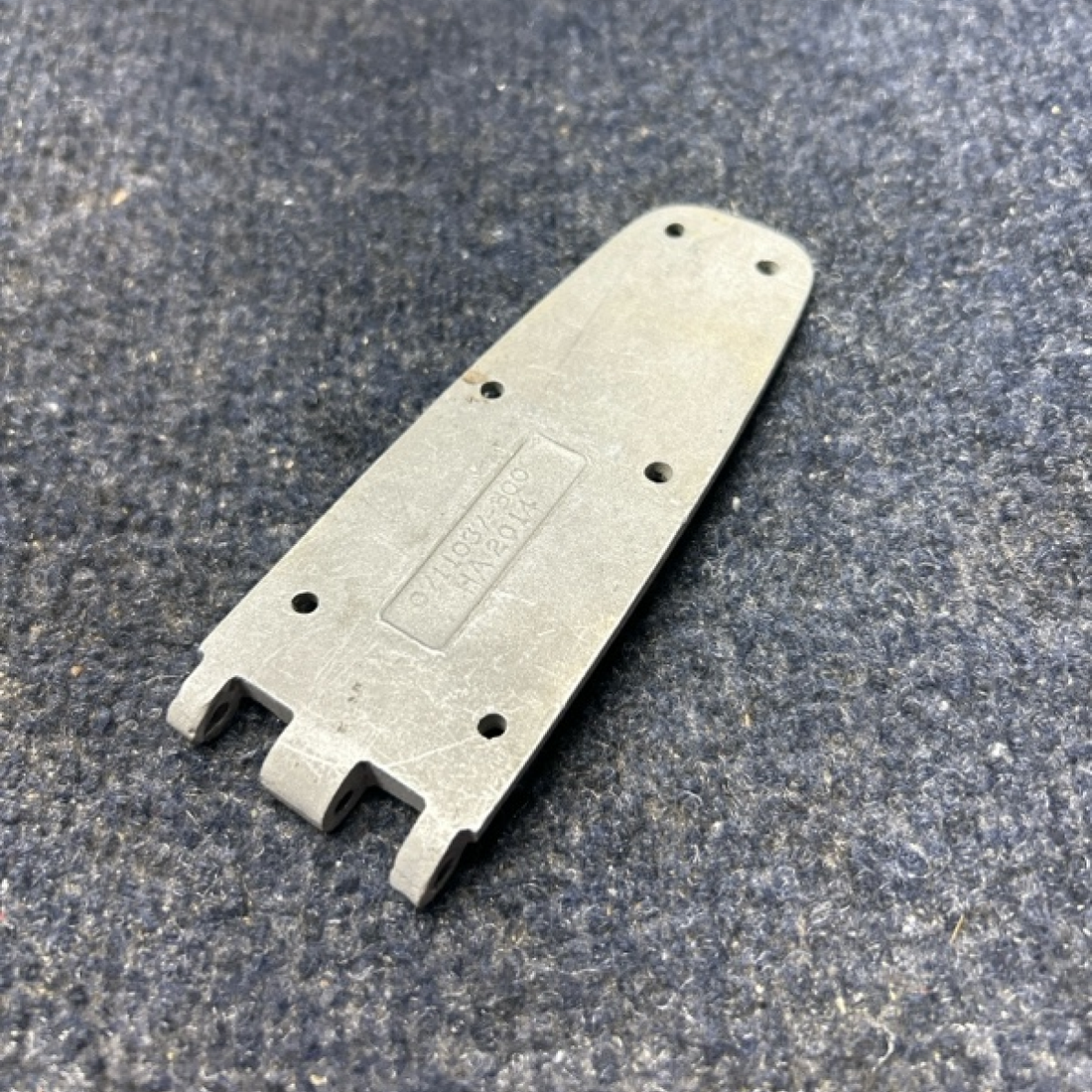 Used aircraft parts for sale, 0711037-500 PIPER- CESSNA-BEECH- MOONEY VARIOS CESSNA CABIN DOOR HINGE RH LOWER