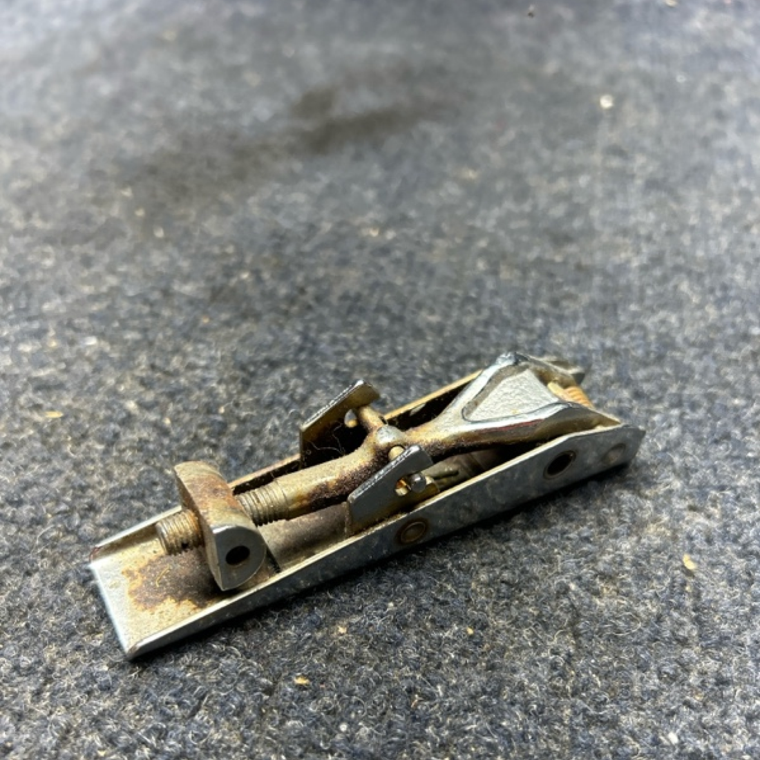 Used aircraft parts for sale, 60-384013 PIPER- CESSNA-BEECH- MOONEY VARIOS NOSE BAGGAGE DOOR LATCH