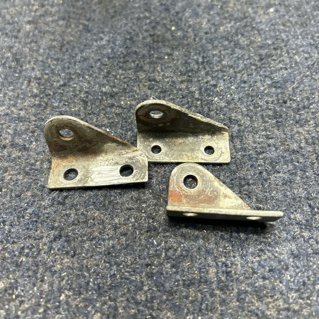 Used aircraft parts for sale, 0510205-10 PIPER- CESSNA-BEECH- MOONEY VARIOS FITTING SEAT BELT OUTB RH INDB LH "PRICE PER EACH"