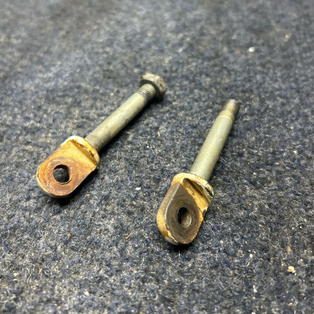 Used aircraft parts for sale, 402-057 PIPER PA28RT-201 BOLT CABIN DOOR ATTACH SET 2