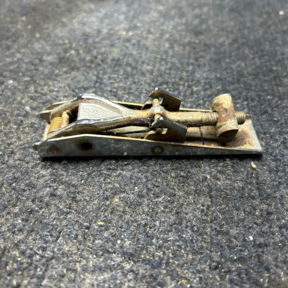 Used aircraft parts for sale, 60-384013 PIPER- CESSNA-BEECH- MOONEY VARIOS NOSE BAGGAGE DOOR LATCH