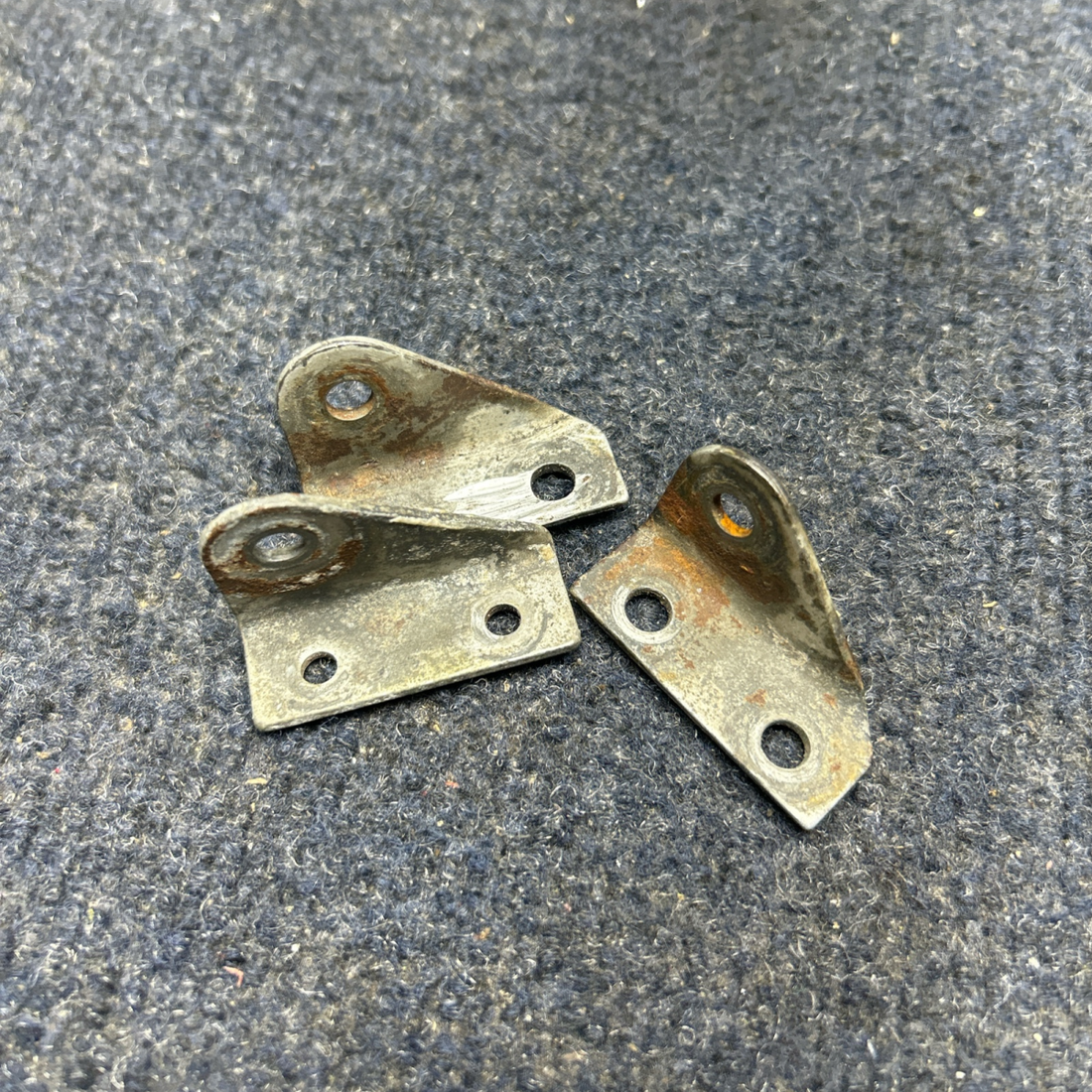 Used aircraft parts for sale, 0510205-10 PIPER- CESSNA-BEECH- MOONEY VARIOS FITTING SEAT BELT OUTB RH INDB LH "PRICE PER EACH"