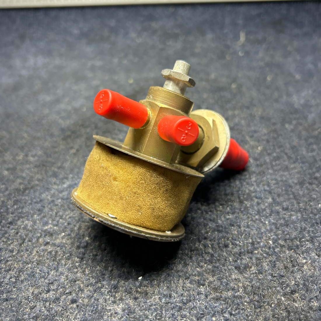Used aircraft parts for sale, C482001-0401 PIPER- CESSNA-BEECH- MOONEY VARIOS VACUUM REGULATOR VALVE