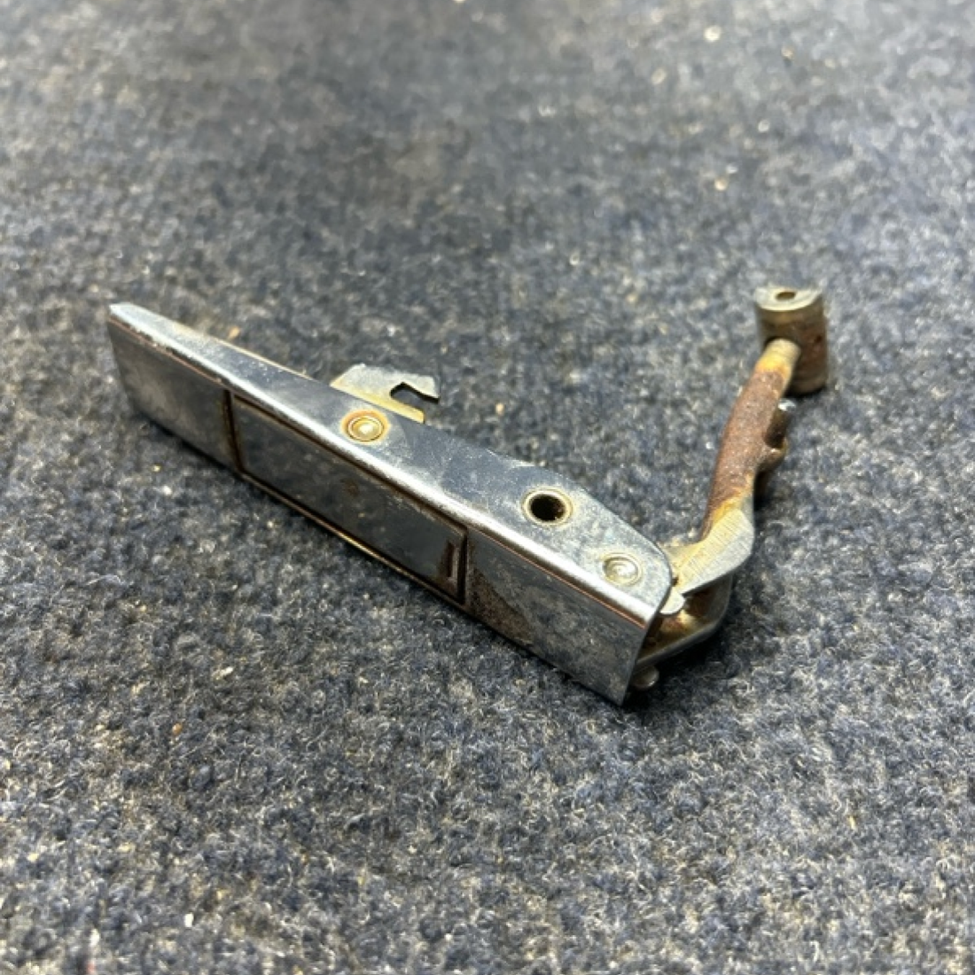 Used aircraft parts for sale, 60-384013 PIPER- CESSNA-BEECH- MOONEY VARIOS NOSE BAGGAGE DOOR LATCH