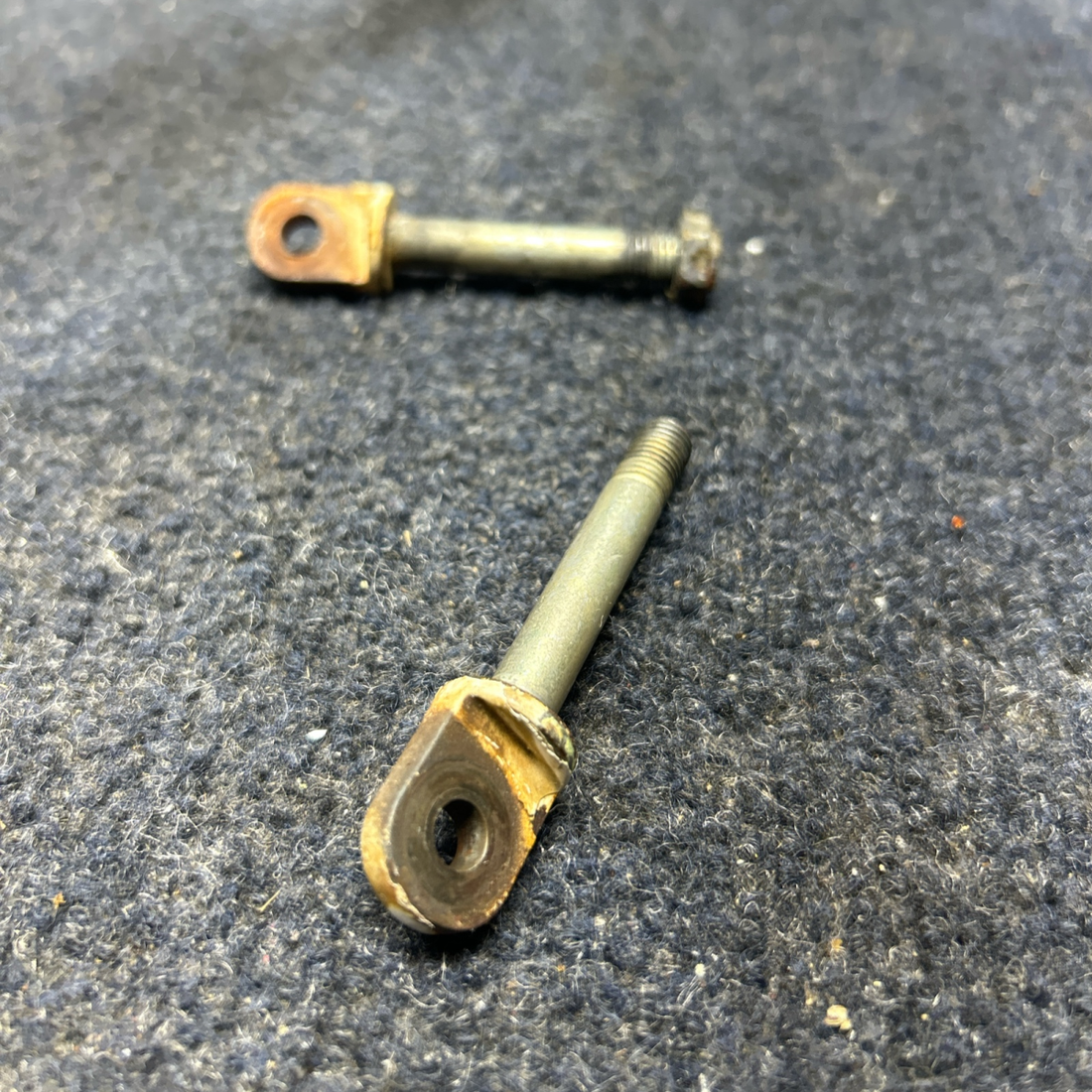 Used aircraft parts for sale, 402-057 PIPER PA28RT-201 BOLT CABIN DOOR ATTACH SET 2