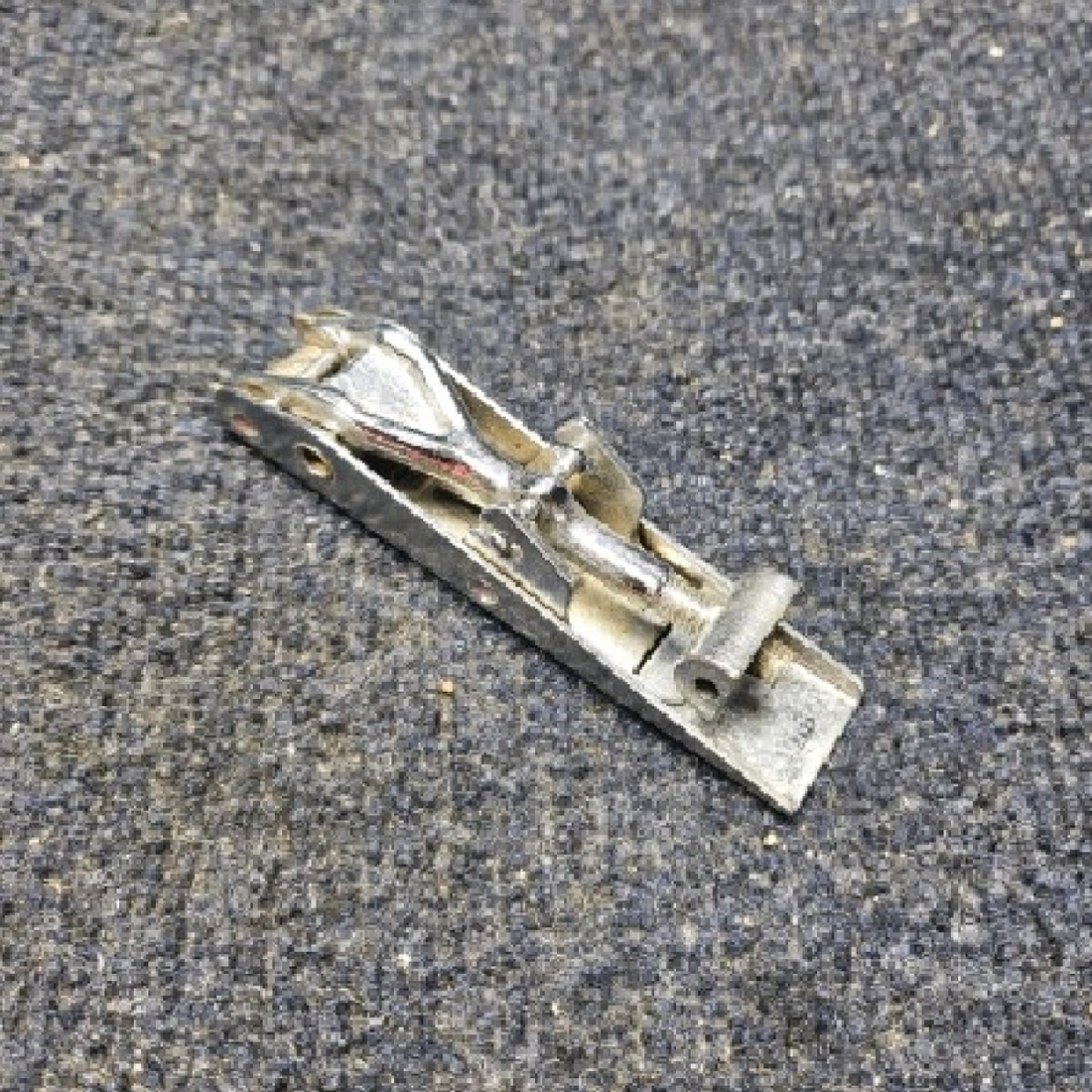 Used aircraft parts for sale, 60-384013 PIPER- CESSNA-BEECH- MOONEY VARIOS NOSE BAGGAGE DOOR LATCH