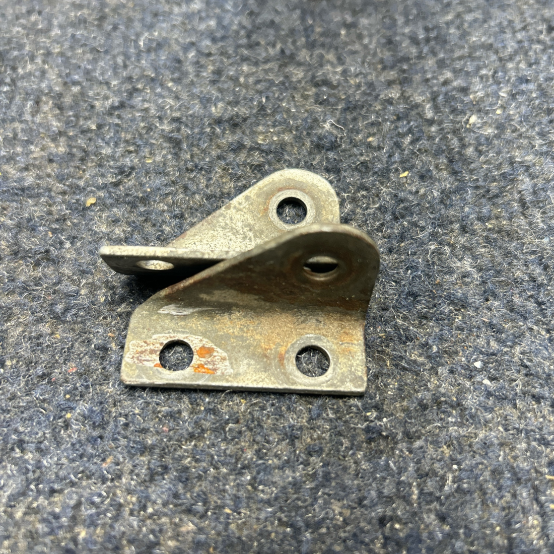 Used aircraft parts for sale, 0510205-9 PIPER- CESSNA-BEECH- MOONEY VARIOS FITTING SEAT BELT OUTB LH INDB RH "PRICE PER EACH"
