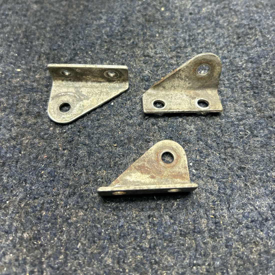 Used aircraft parts for sale, 0510205-9 PIPER- CESSNA-BEECH- MOONEY VARIOS FITTING SEAT BELT OUTB LH INDB RH "PRICE PER EACH"