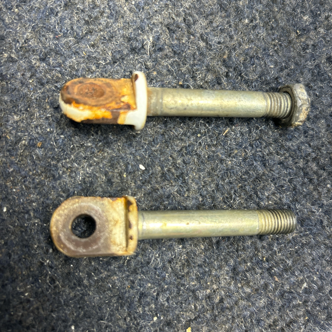 Used aircraft parts for sale, 402-057 PIPER PA28RT-201 BOLT CABIN DOOR ATTACH SET 2