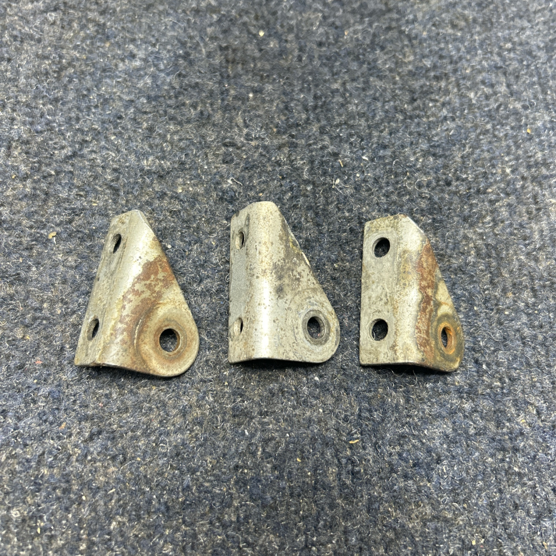 Used aircraft parts for sale, 0510205-10 PIPER- CESSNA-BEECH- MOONEY VARIOS FITTING SEAT BELT OUTB RH INDB LH "PRICE PER EACH"