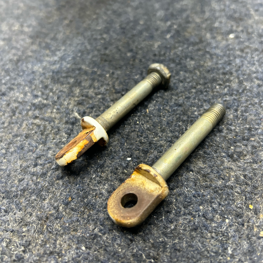 Used aircraft parts for sale, 402-057 PIPER PA28RT-201 BOLT CABIN DOOR ATTACH SET 2