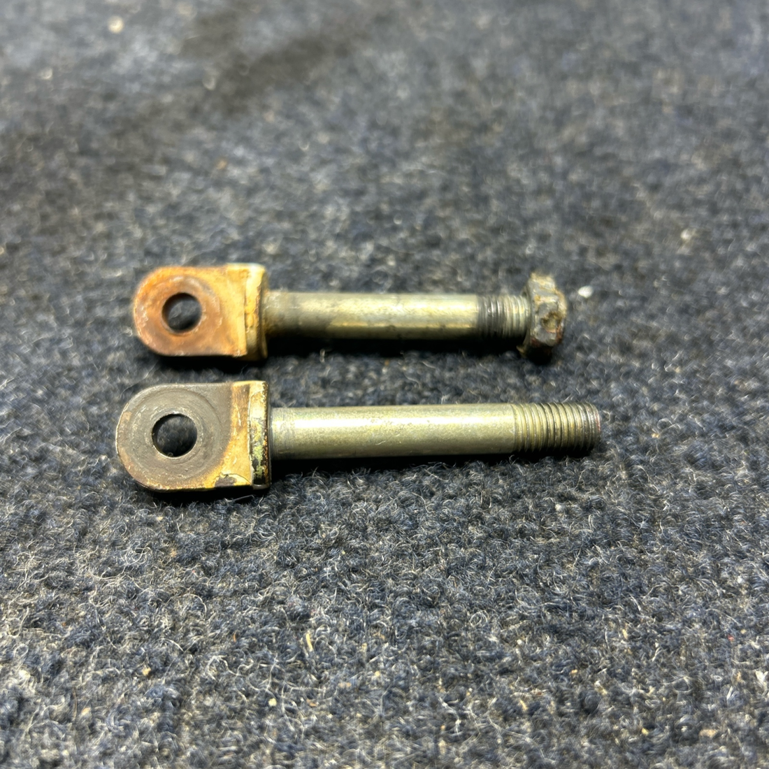 Used aircraft parts for sale, 402-057 PIPER PA28RT-201 BOLT CABIN DOOR ATTACH SET 2