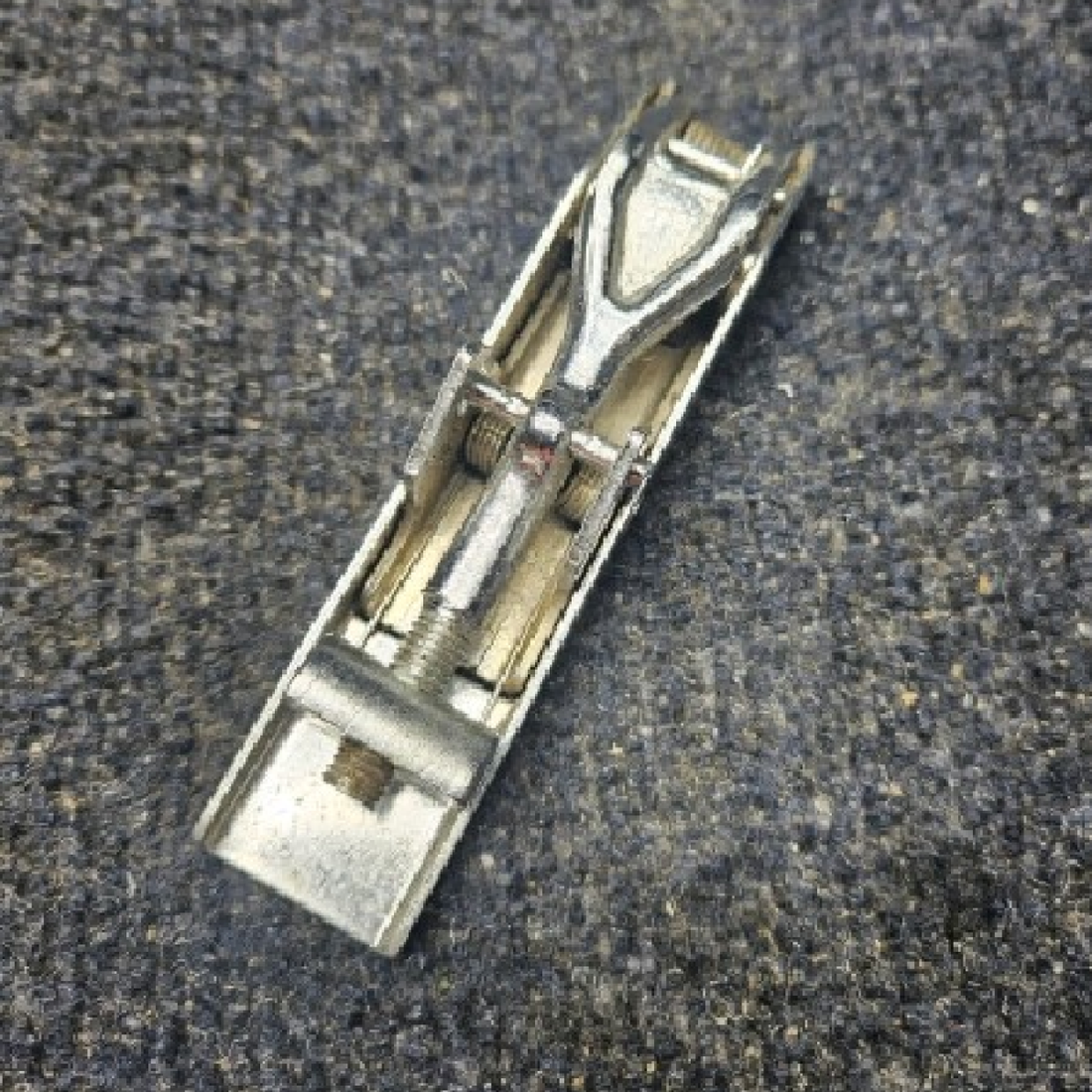 Used aircraft parts for sale, 60-384013 PIPER- CESSNA-BEECH- MOONEY VARIOS NOSE BAGGAGE DOOR LATCH