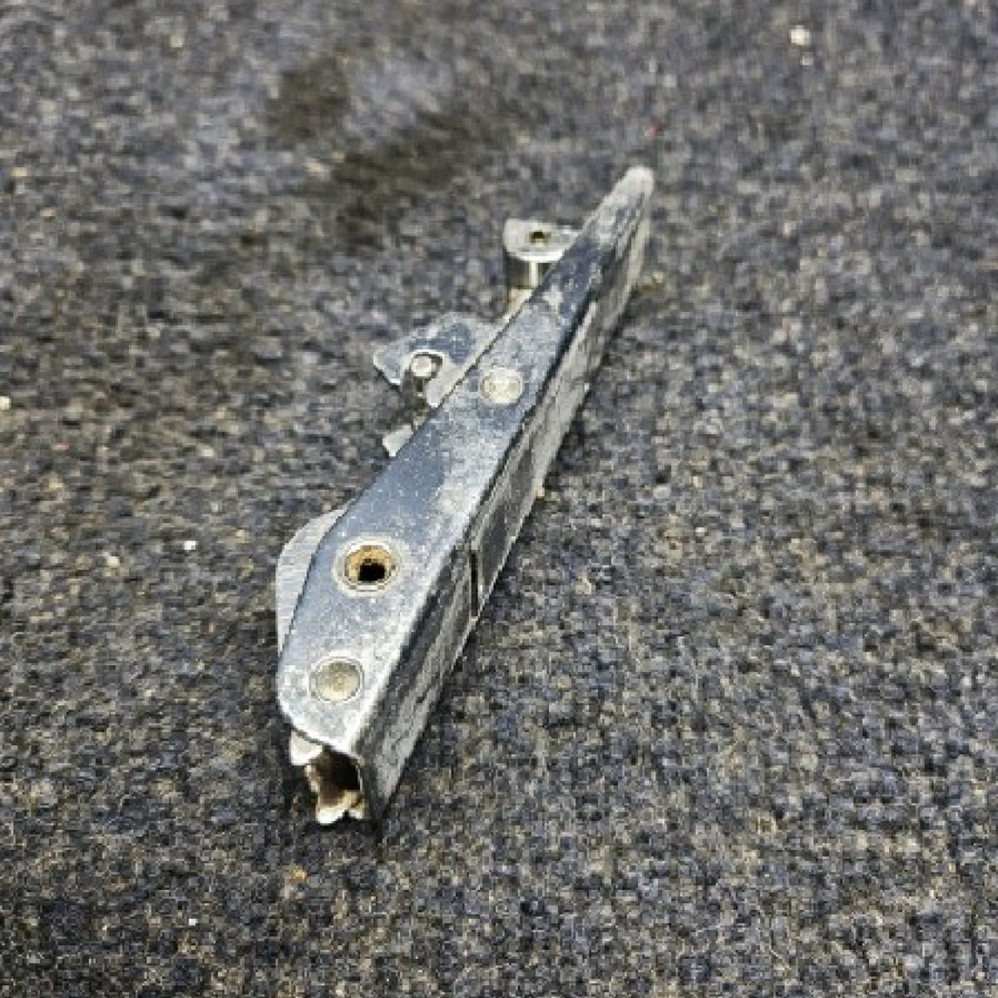 Used aircraft parts for sale, 60-384013 PIPER- CESSNA-BEECH- MOONEY VARIOS NOSE BAGGAGE DOOR LATCH