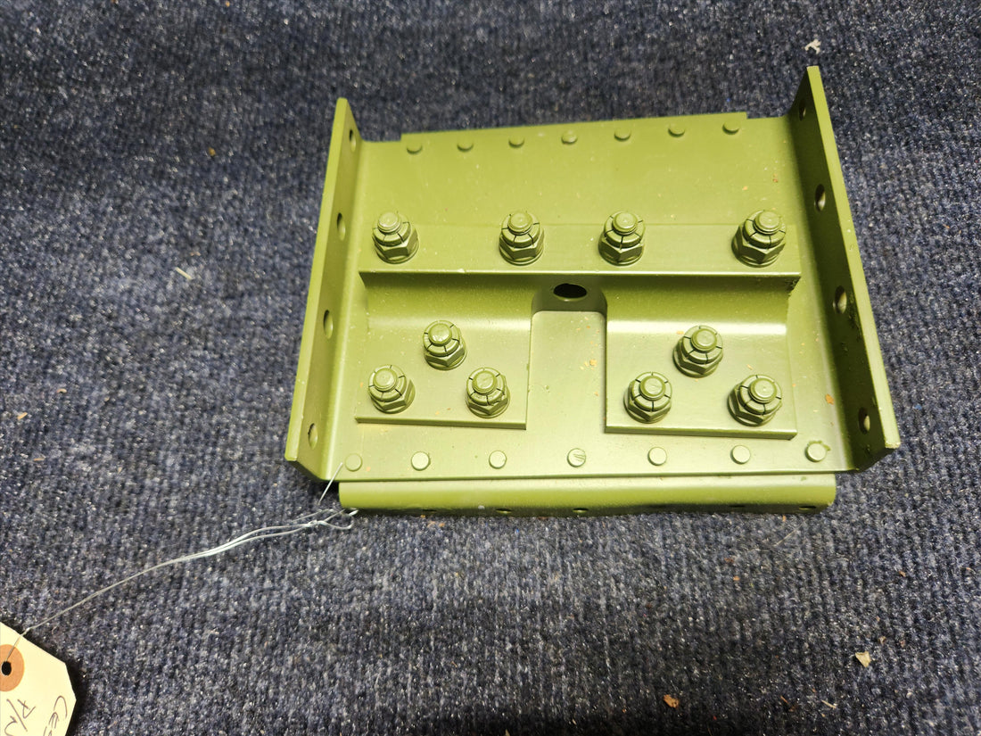 Used aircraft parts for sale 0713495-21, 0713495-6 LH CESSNA C180/185 Bracket Main Landing Inboard Assy RH