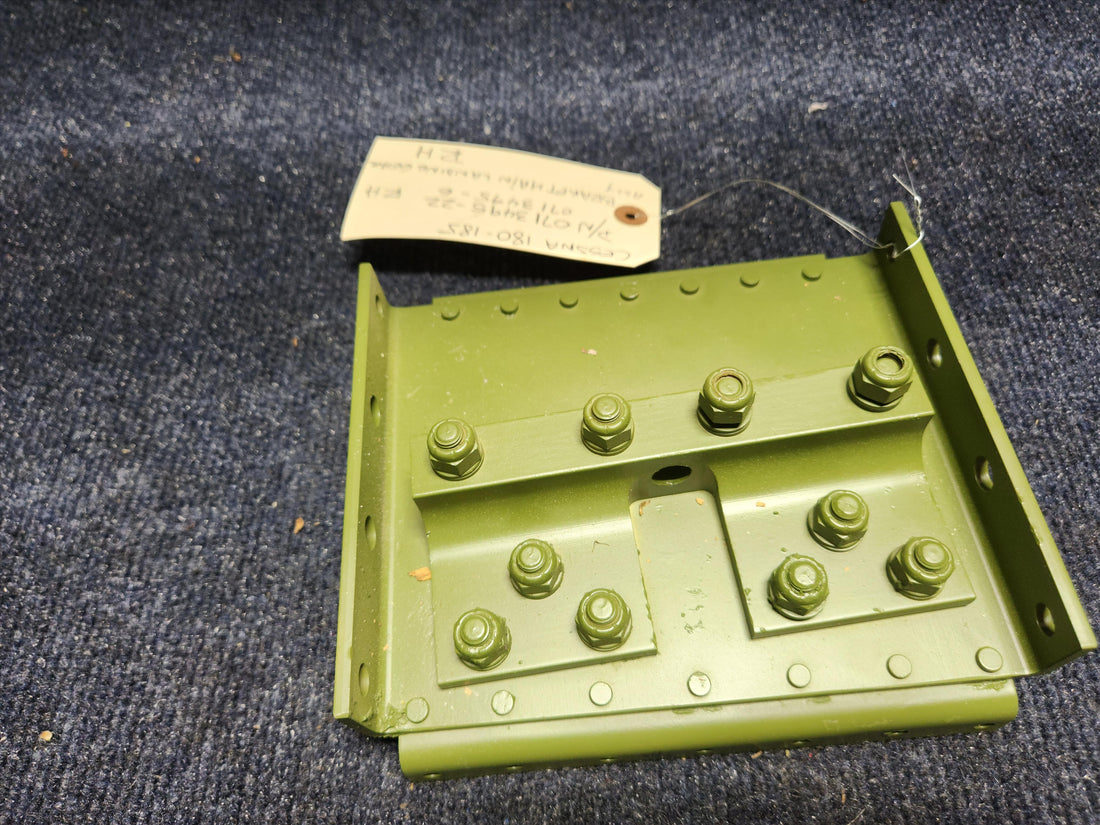 Used aircraft parts for sale 0713495-22 / 0713495-6 RH CESSNA C180/185 Bracket Main Landing Gear Assy RH