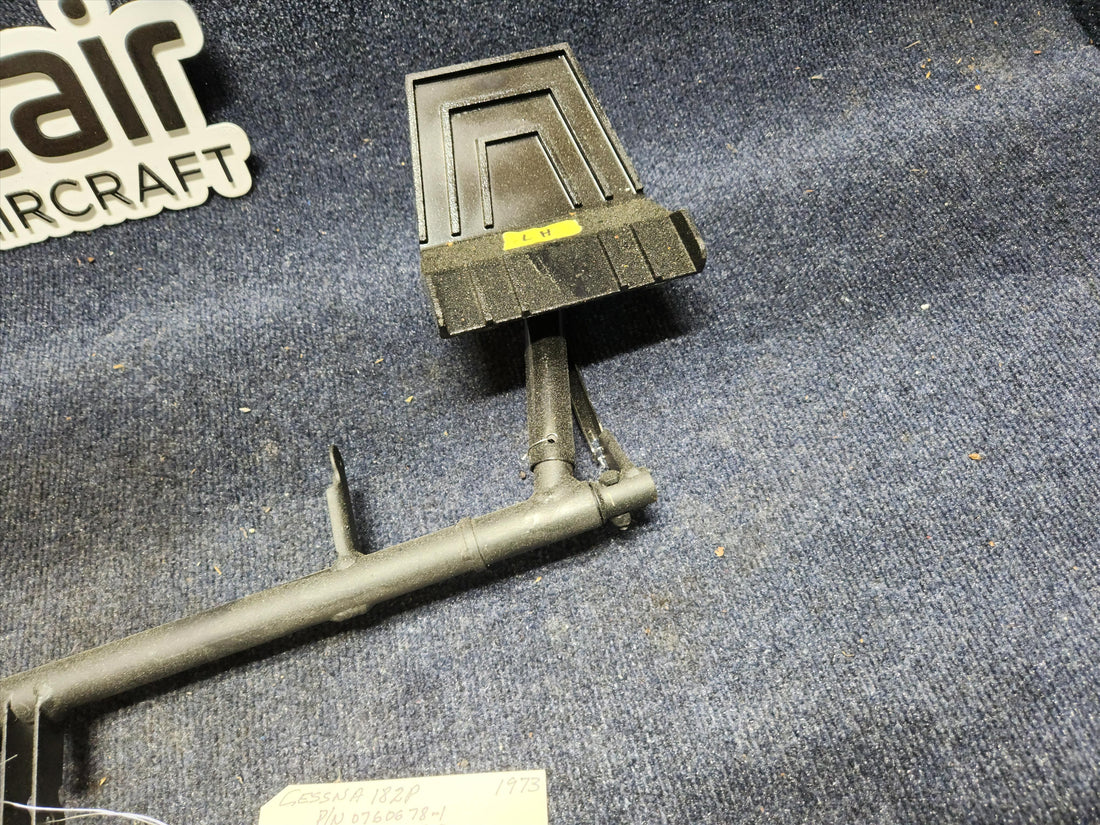 Used aircraft parts for sale 0760678-1, 0760678-2,1460320-1, 0760604-10760604-2 C182PBrake & Rudder Pedal Bar