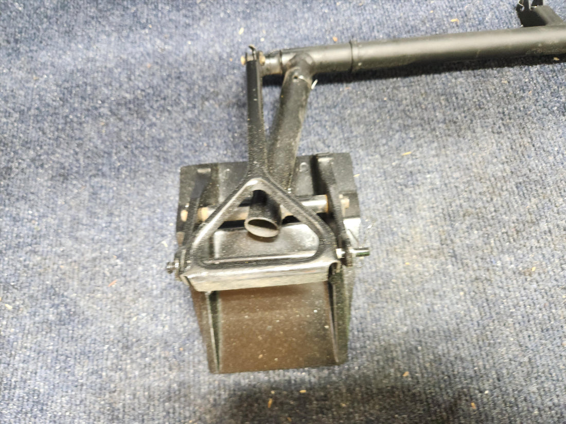 Used aircraft parts for sale 0760678-1, 0760678-2,1460320-1, 0760604-10760604-2 C182PBrake & Rudder Pedal Bar
