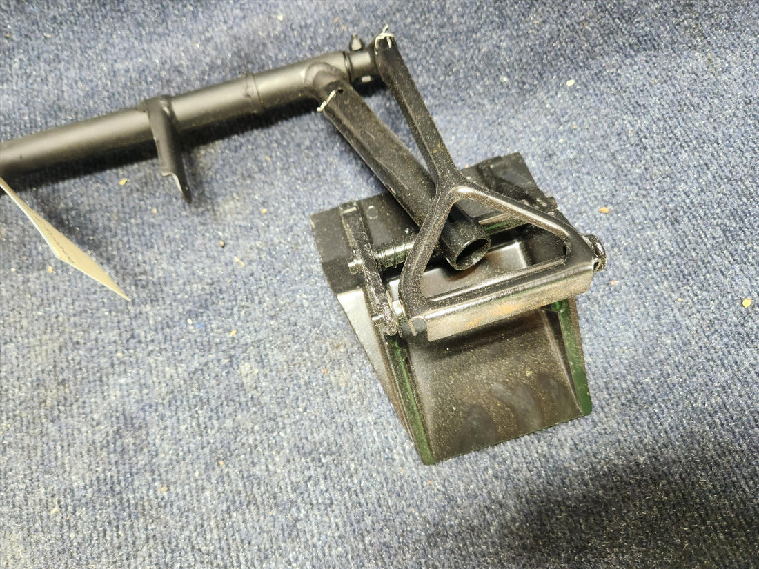 Used aircraft parts for sale 0760678-1, 0760678-2,1460320-1, 0760604-10760604-2 C182PBrake & Rudder Pedal Bar